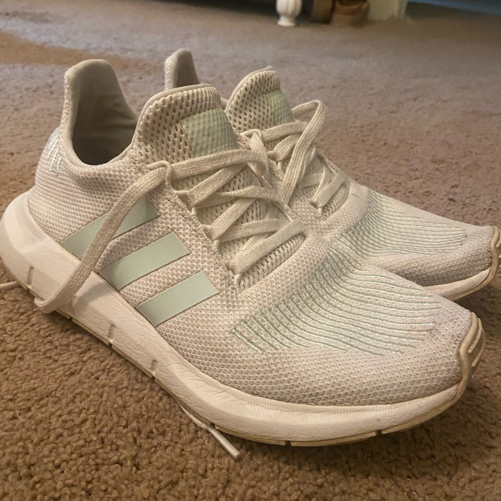 Adidas Swift Run Sneaker